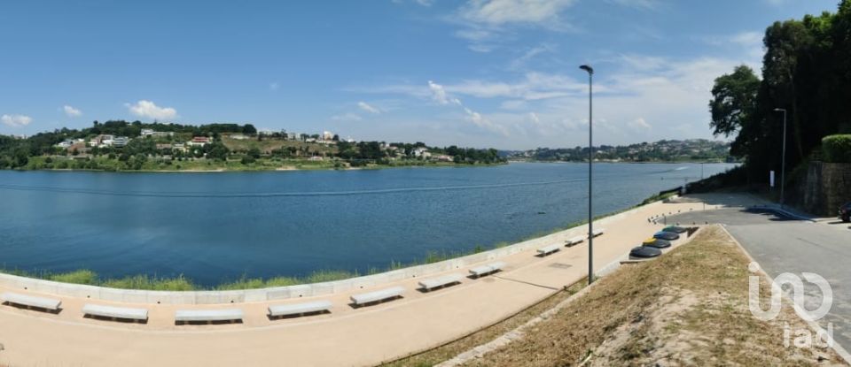 Terreno para construção em Oliveira do Douro de 1 056 m²