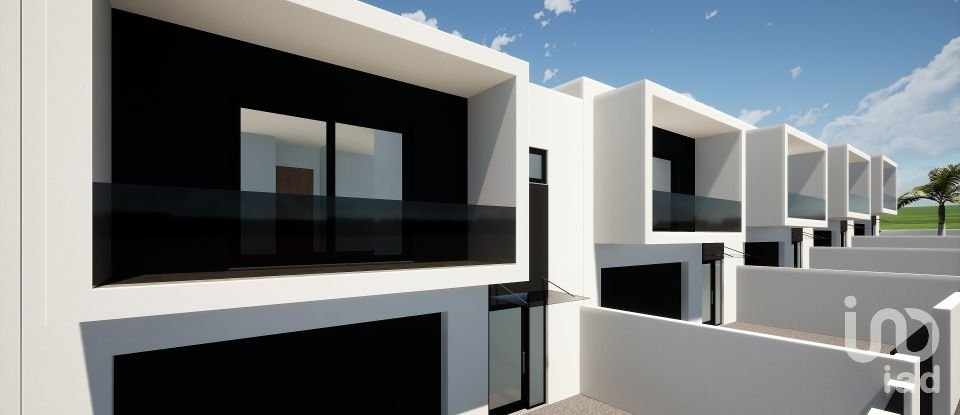 House T3 in Santa Maria da Feira, Travanca, Sanfins e Espargo of 159 m²