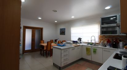 House T4 in Quelfes of 190 m²