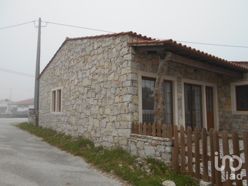 Land in Arrimal e Mendiga of 70 m²