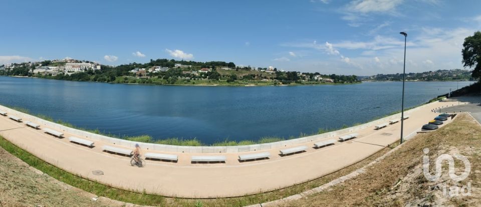 Terrain à bâtir à Oliveira do Douro de 840 m²