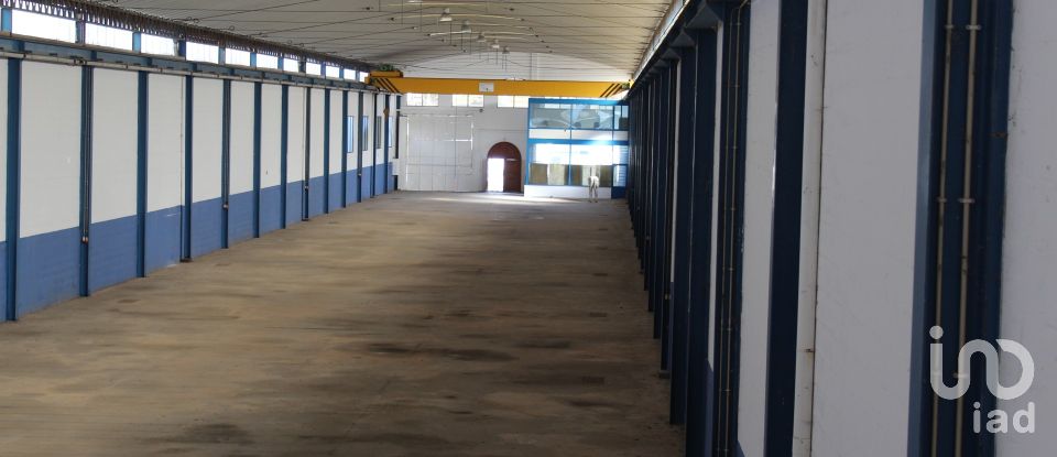 Pavilion T0 in Batalha of 2,256 m²