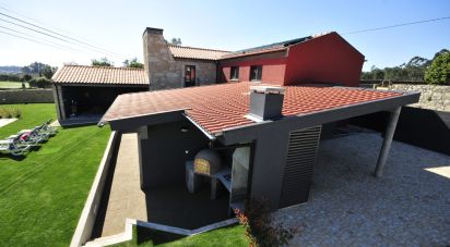 Maison T4 à Vila Cova E Feitos de 347 m²