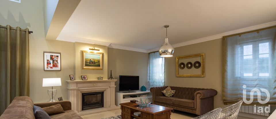 Moradia T5 em Romeira e Várzea de 237 m²