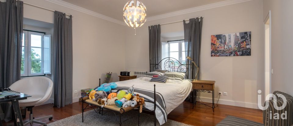 Moradia T5 em Romeira e Várzea de 237 m²