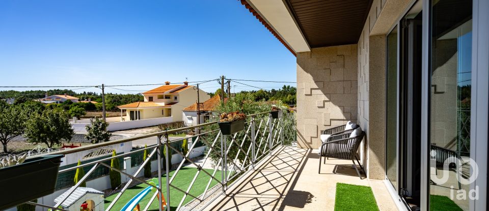 Mansion T5 in Covões e Camarneira of 529 m²