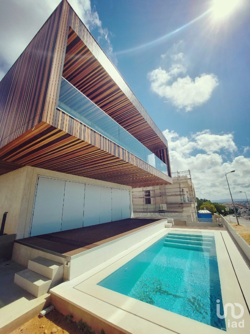 Casa T3 em Laranjeiro e Feijó de 161 m²