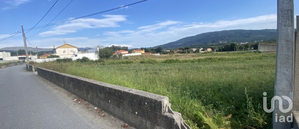 Terreno urbano em Vila Praia de Âncora de 1 748 m²