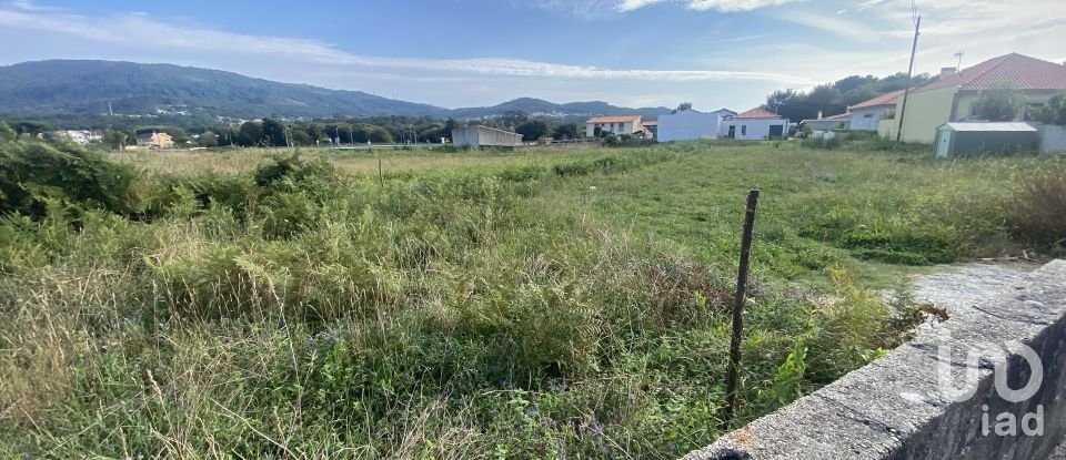 Terreno urbano em Vila Praia de Âncora de 1 748 m²