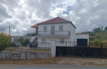 Maison de campagne T3 à Moreira de Rei de 141 m²