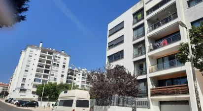 Apartment T2 in Carcavelos e Parede of 74 m²