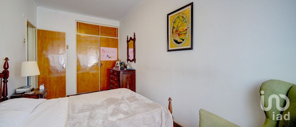 Apartment T3 in Almada, Cova da Piedade, Pragal e Cacilhas of 91 m²