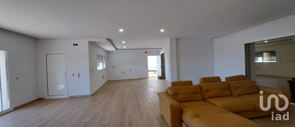 House T3 in Rio Maior of 260 m²