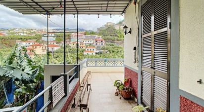 Gîte T3 à Câmara de Lobos de 137 m²