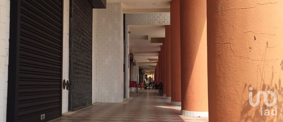 Boutique/Local commercial à Costa da Caparica de 48 m²