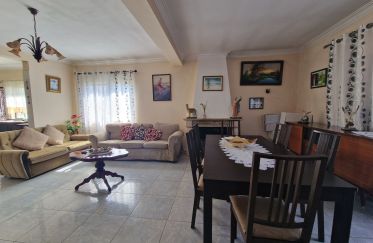 House T4 in Charneca De Caparica E Sobreda of 97 m²