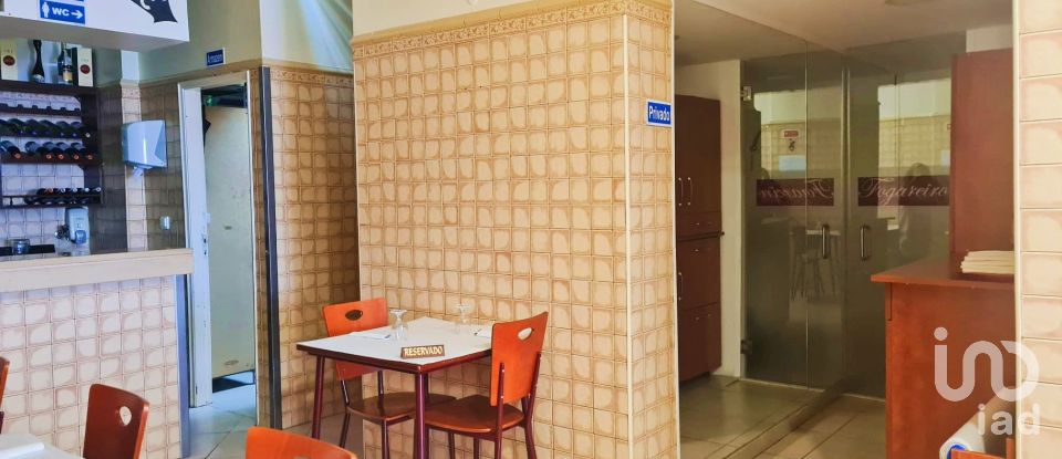 Boutique/Local commercial à Queluz e Belas de 90 m²