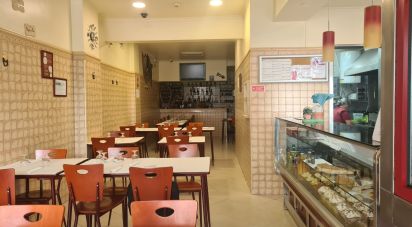 Boutique/Local commercial à Queluz e Belas de 90 m²