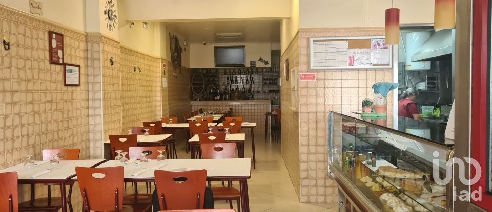 Boutique/Local commercial à Queluz e Belas de 90 m²