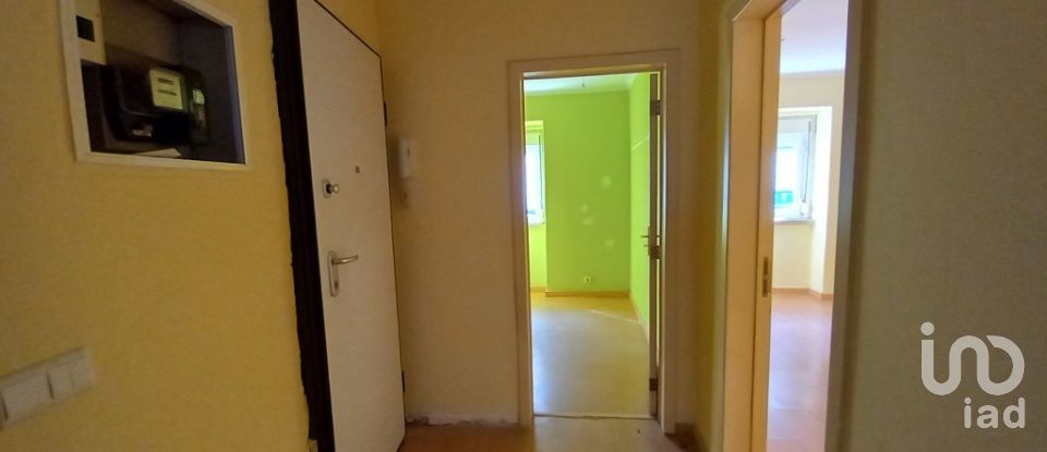 Apartment T2 in Venteira of 52 m²