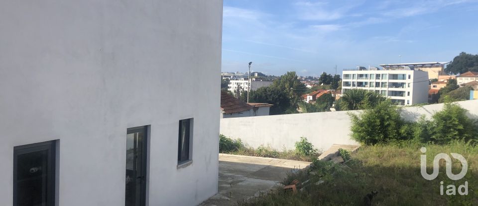 Lodge T4 in Gondomar (São Cosme), Valbom e Jovim of 250 m²