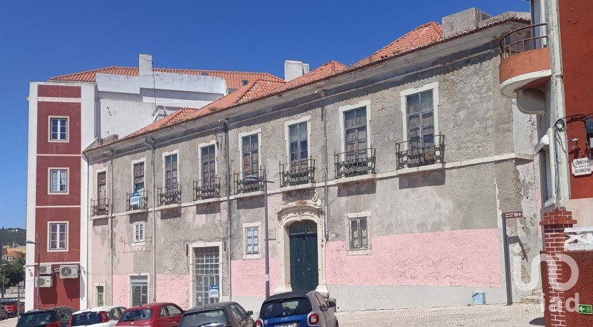 Block of flats in Setúbal (São Sebastião) of 1,612 m²