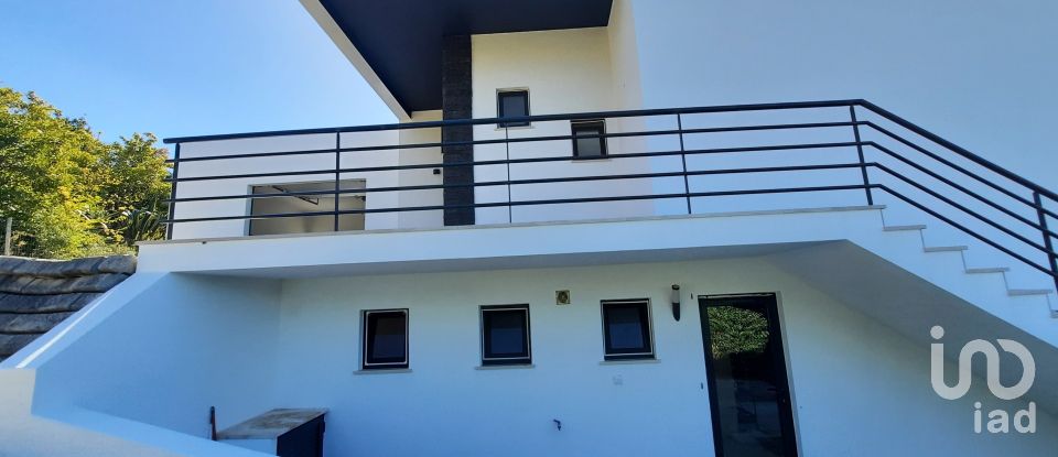 House T3 in Lamas e Cercal of 203 m²