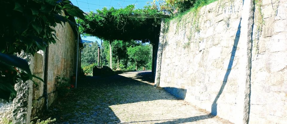 Casa de Campo T5 em Vilela, Seramil E Paredes Secas de 232 m²