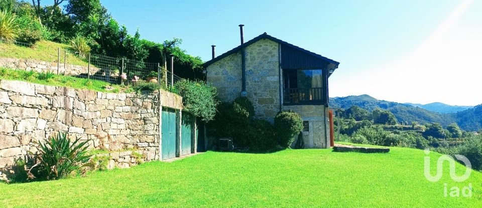 Casa de Campo T5 em Vilela, Seramil E Paredes Secas de 232 m²