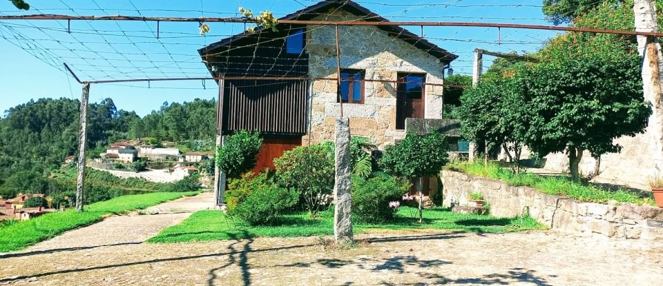 Casa de Campo T5 em Vilela, Seramil E Paredes Secas de 232 m²