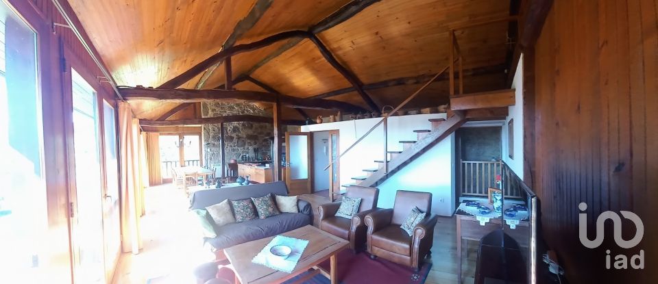 Casa de Campo T5 em Vilela, Seramil E Paredes Secas de 232 m²