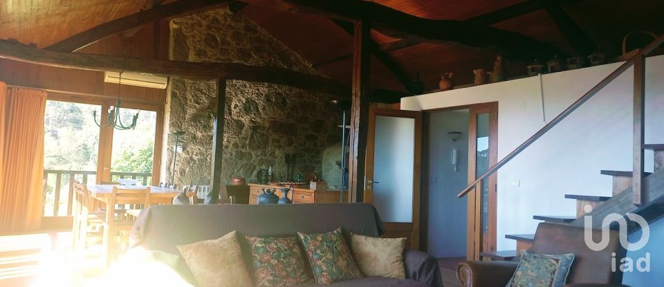 Casa de Campo T5 em Vilela, Seramil E Paredes Secas de 232 m²