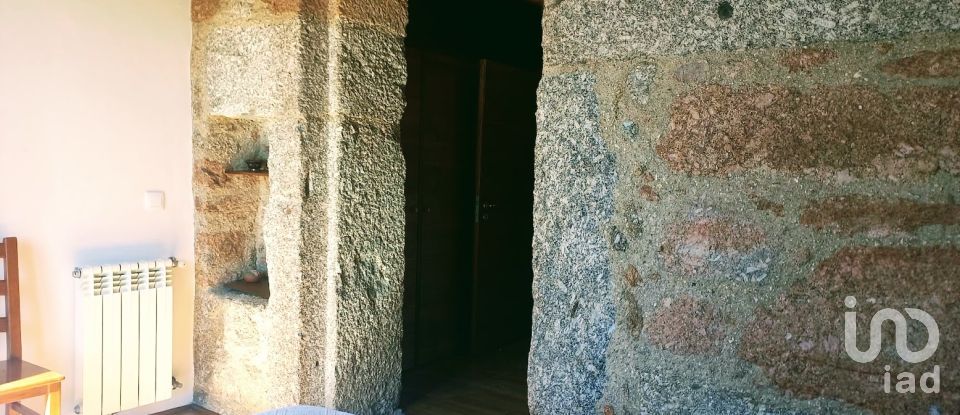 Casa de Campo T5 em Vilela, Seramil E Paredes Secas de 232 m²