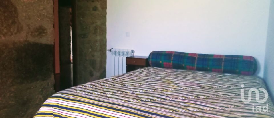 Casa de Campo T5 em Vilela, Seramil E Paredes Secas de 232 m²