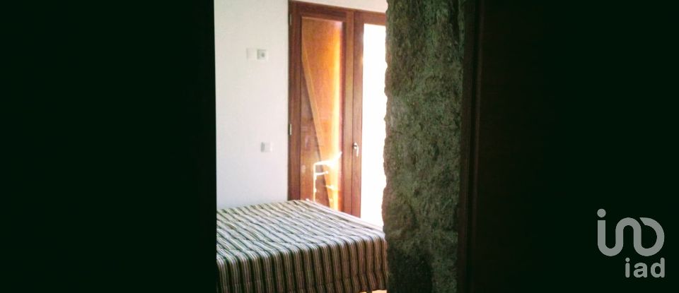 Casa de Campo T5 em Vilela, Seramil E Paredes Secas de 232 m²