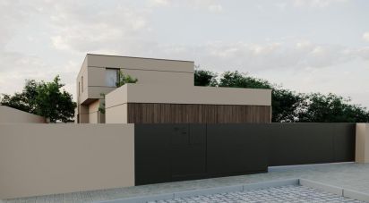House T4 in Santa Maria da Feira, Travanca, Sanfins e Espargo of 240 m²