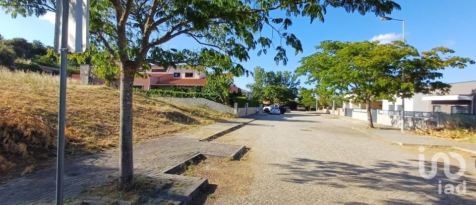 Terrain à bâtir à São Pedro de Sarracenos de 684 m²