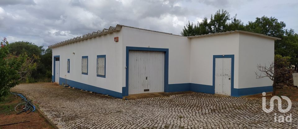 Hangar em Bensafrim e Barão de São João de 2 272 m²
