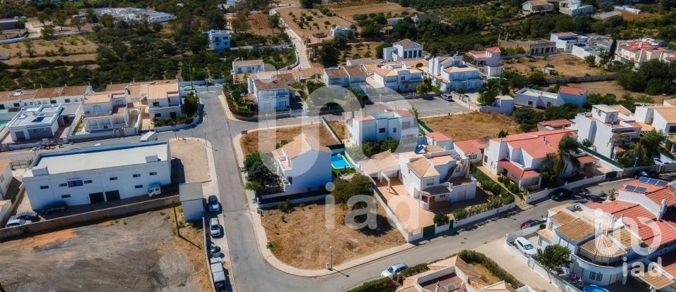 Terrain à bâtir à Quelfes de 427 m²