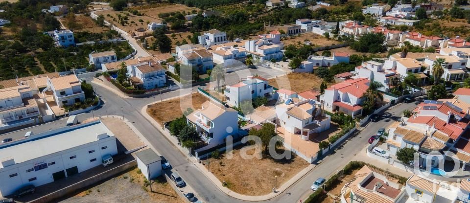Terrain à bâtir à Quelfes de 427 m²