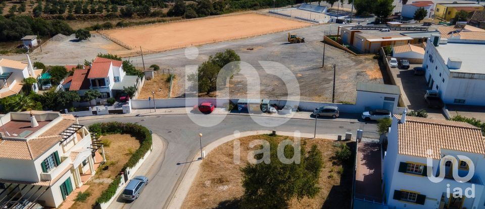 Terrain à bâtir à Quelfes de 427 m²