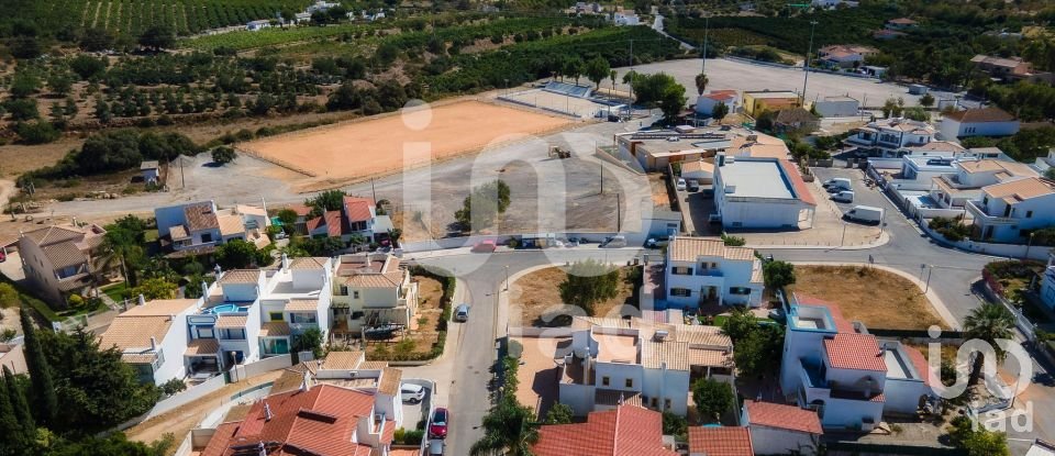 Terrain à bâtir à Quelfes de 427 m²