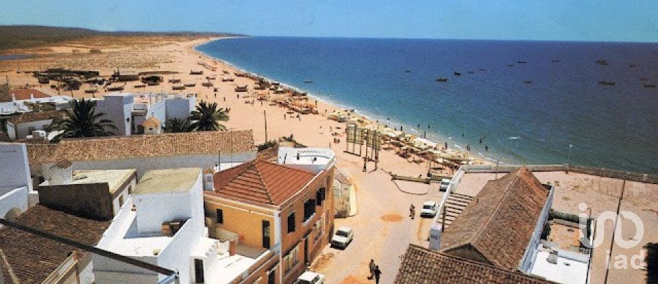 Terreno urbano em Alcantarilha e Pêra de 3 640 m²