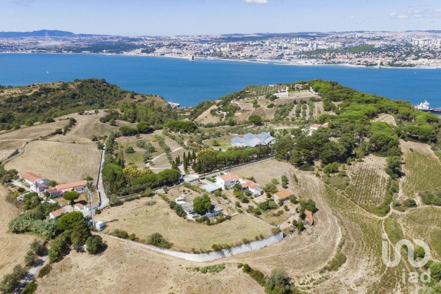 Building land in Caparica e Trafaria of 5,041 m²