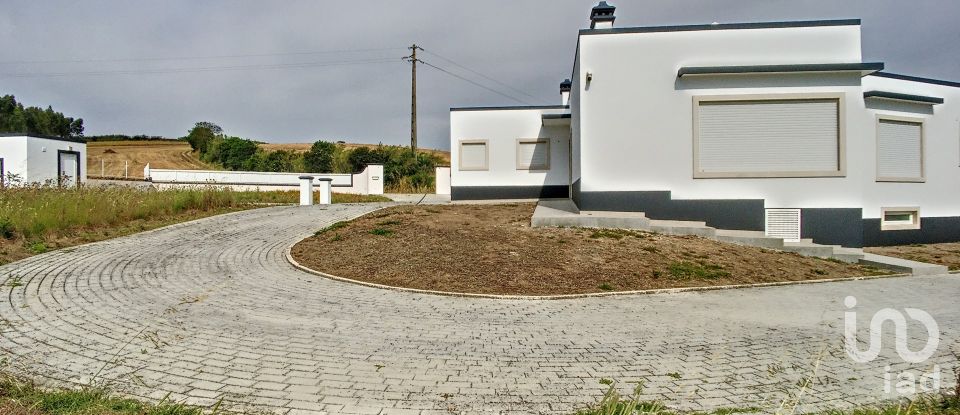 Casa T4 em Miragaia e Marteleira de 240 m²