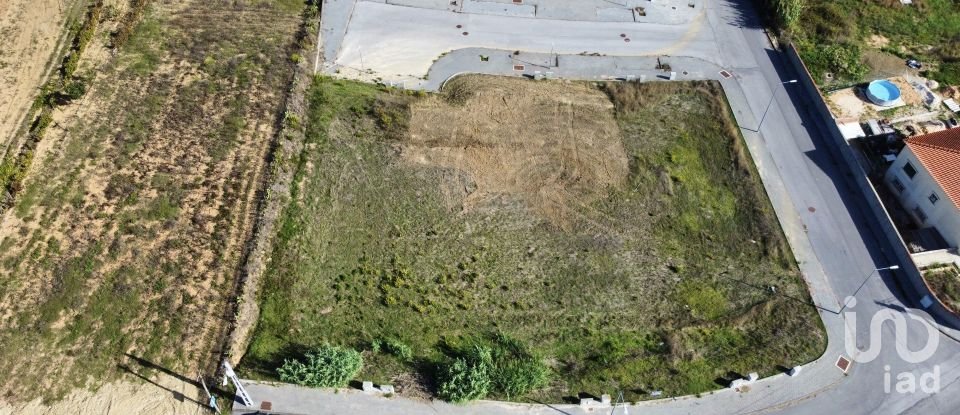 Terrain à Freiria de 354 m²