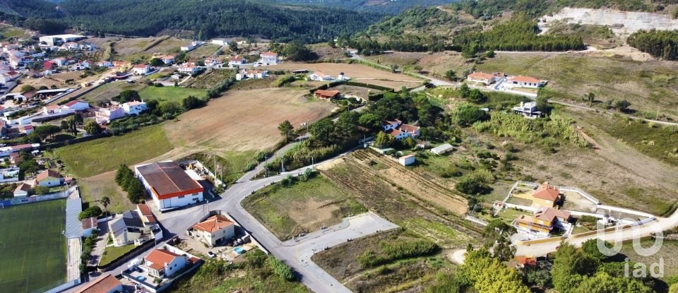 Terrain à Freiria de 354 m²