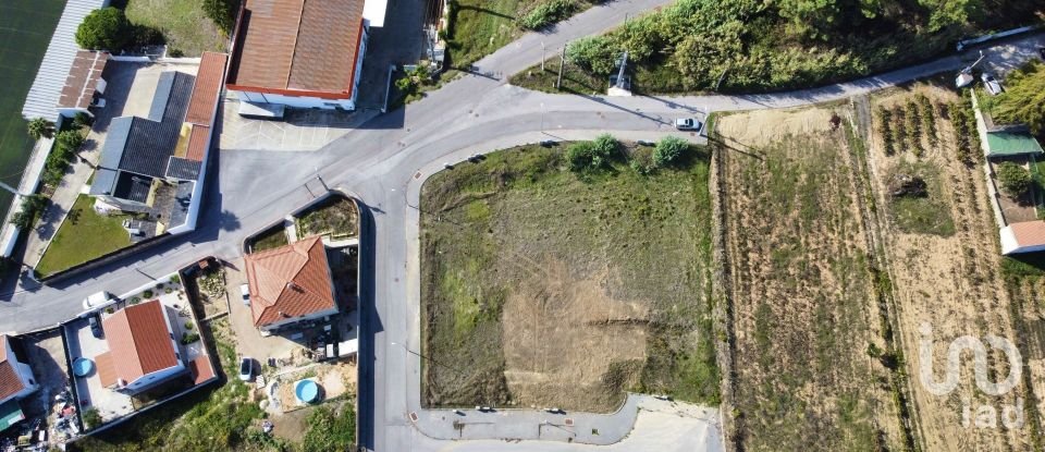 Terrain à Freiria de 354 m²