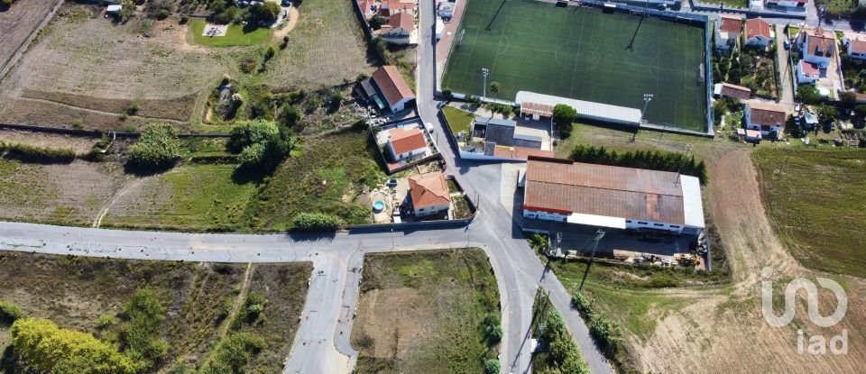 Terrain à Freiria de 354 m²