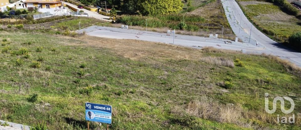 Terrain à Freiria de 354 m²